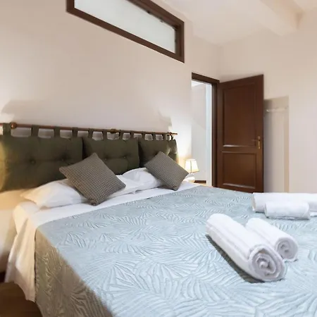 By Short Holidays 3 * Bolonia